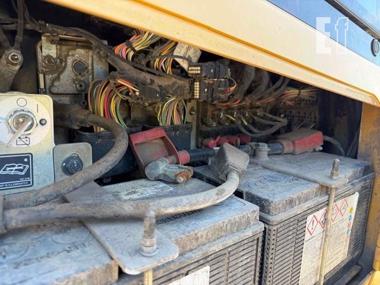 2020-caterpillar-d1-image-69