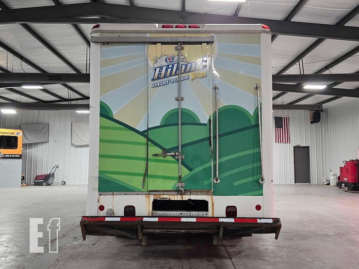 2004-freightliner-business-class-m2-106-image-8