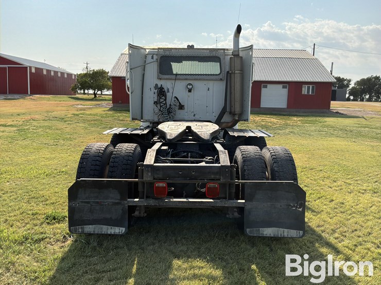 1995-international-8200-t/a-truck-tractor-image-6