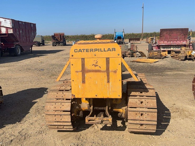 caterpillar-fifteen-image-4