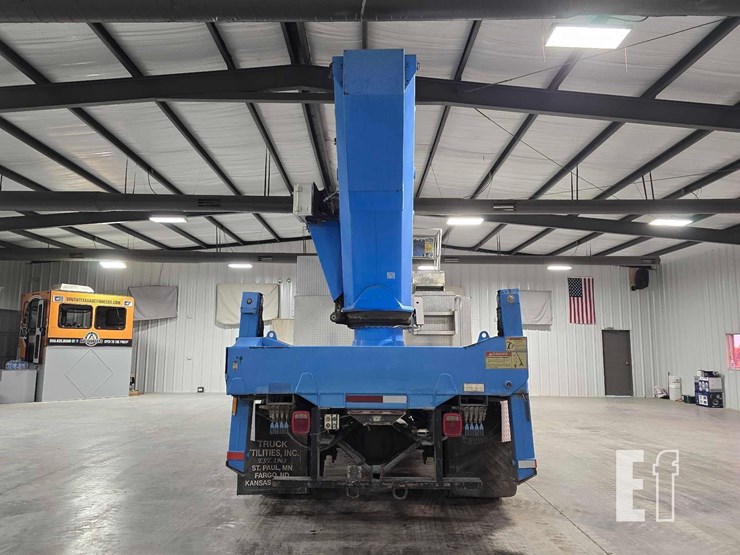 2017-freightliner-business-class-m2-106-6865-image-8