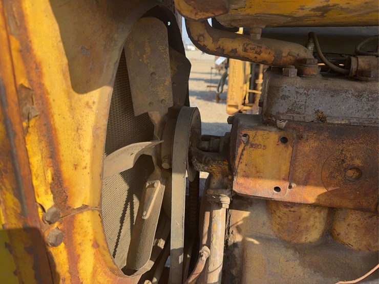 caterpillar-fifteen-image-16