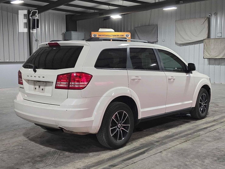 2018-dodge-journey-se-image-3