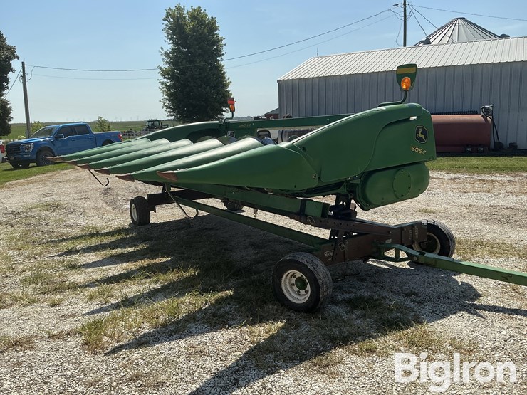 2009-john-deere-606c-6r30-corn-head-w/-head-trailer-image-1
