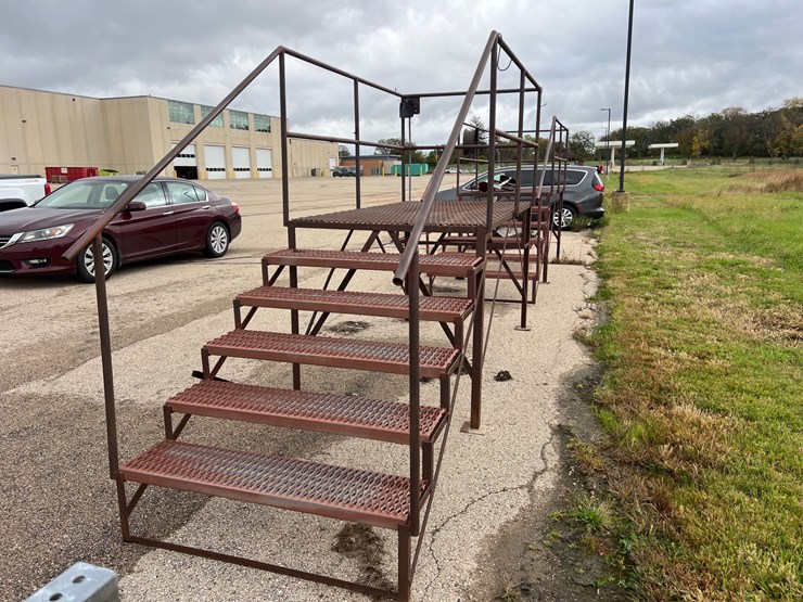 #2105-•-(1)-steel-elevated-work-platform-with-stairs-image-6