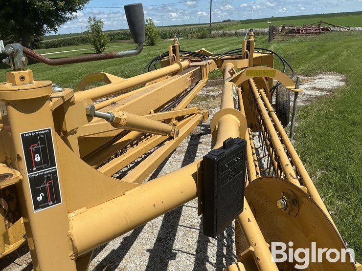 2009-vermeer-r2300-twin-basket-hay-rake-image-17