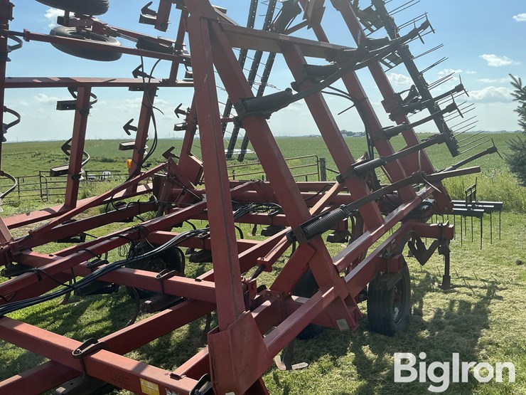 case-ih-4800-vibra-shank-field-cultivator-image-16