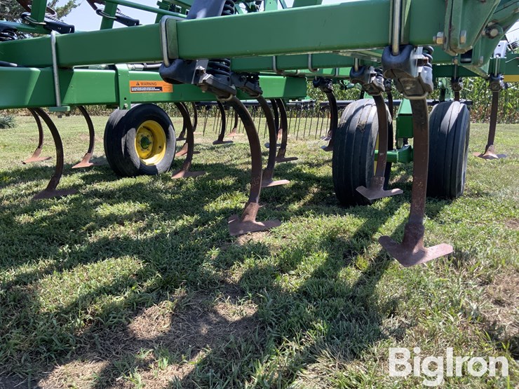 john-deere-980-32'-field-cultivator-image-12