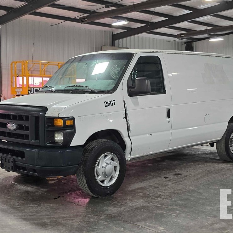 2013 FORD E250
