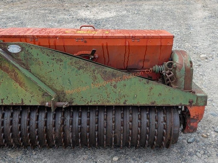 brillion-sure-stand-8'-3pt-seeder-image-19