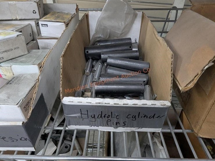 wire-rolling-rack-w/-assorted-shop-supplies-image-16
