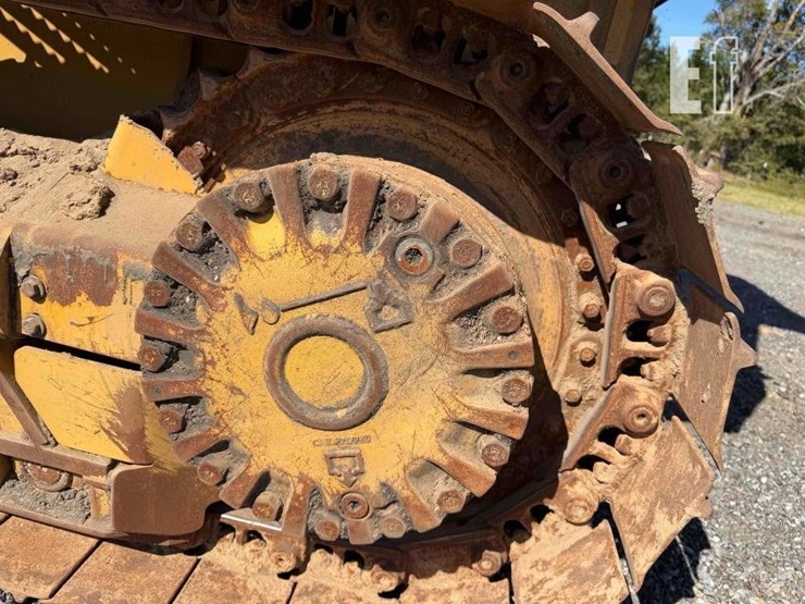2020-caterpillar-d1-image-12