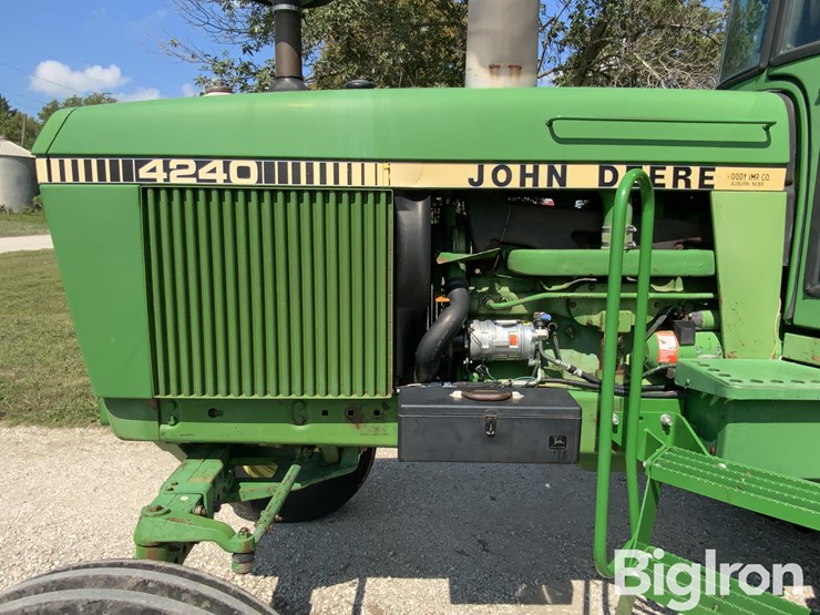 1982-john-deere-4240-2wd-tractor-image-13