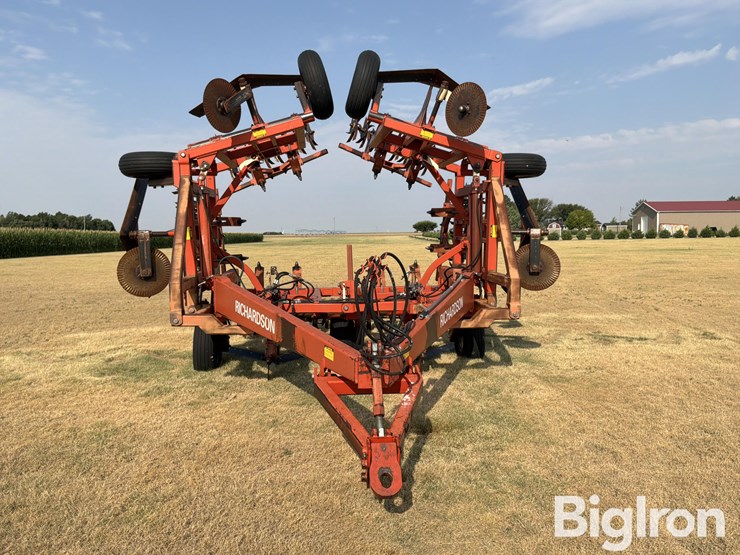 richardson-ae-4-30-4-6x5-sweep-plow-w/sunflower-pickers-image-2