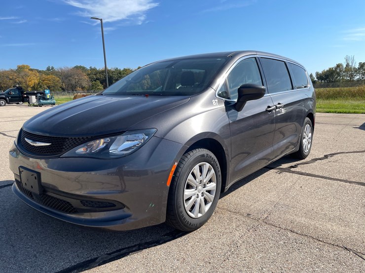 #1521-•-2021-chrysler-voyager-mini-van-(has-wi-title)-image-1