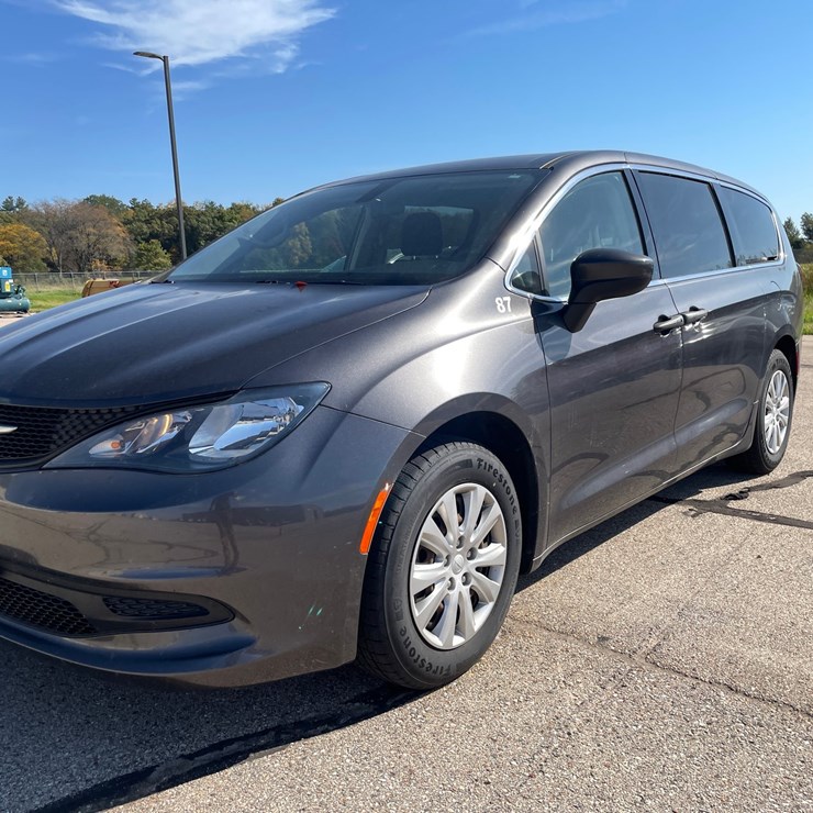 #1521 • 2021 Chrysler Voyager Mini Van (Has WI Title)