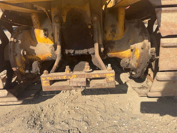 caterpillar-fifteen-image-26