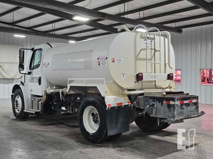 2019-freightliner-business-class-m2-106-image-4
