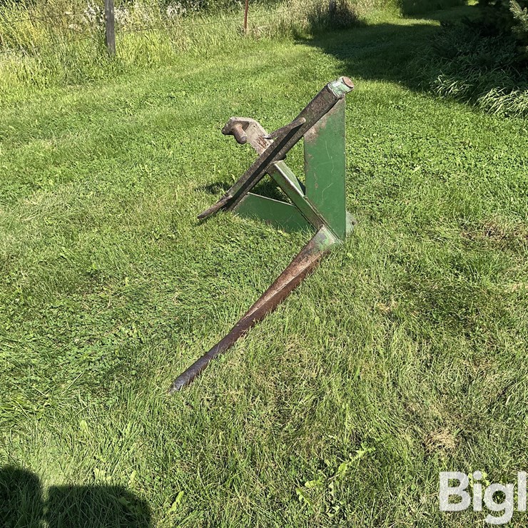 John Deere 3-Pt Bale Carrier w/ Trailer Hitch
