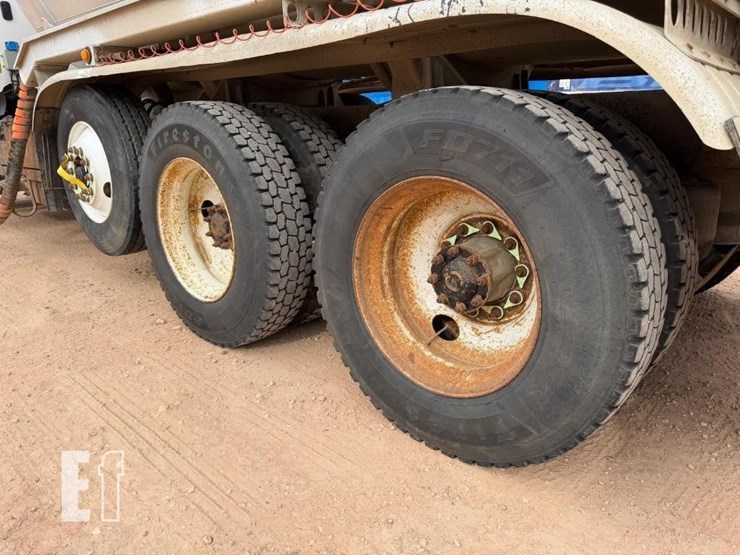 2015-freightliner-122sd-image-25