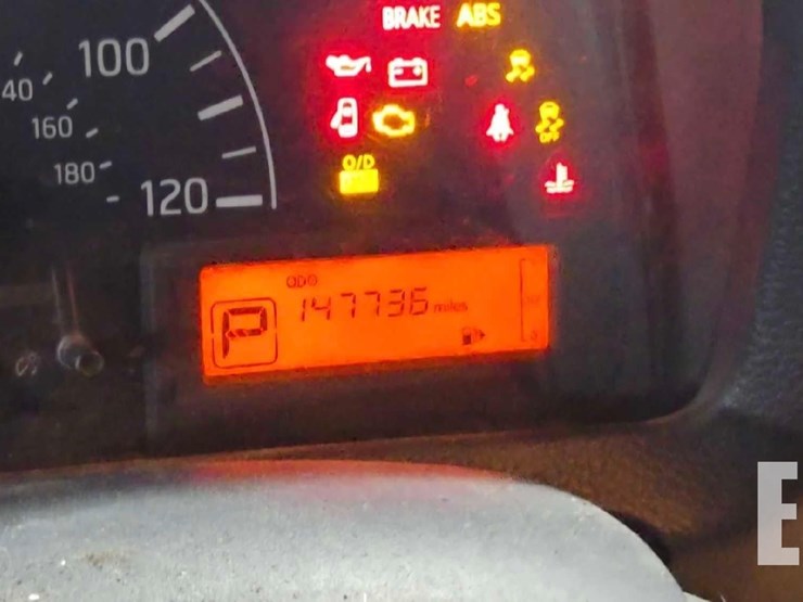 2014-nissan-nv200-image-13