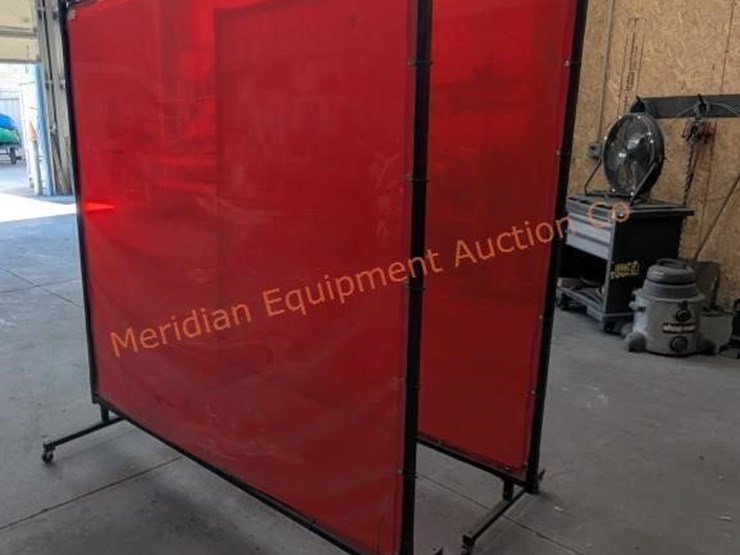 2--welding-arc-shields-on-casters-image-6