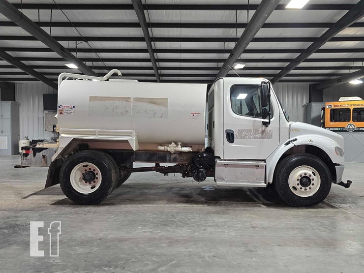 2019-freightliner-business-class-m2-106-image-6