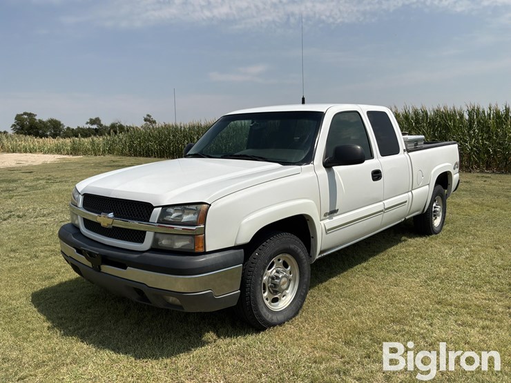 2003-chevrolet-silverado-2500-ls-4x4-extended-cab-pickup-image-1