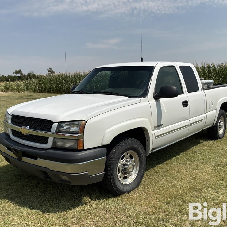 2003 Chevrolet Silverado 2500 LS 4x4 Extended Cab Pickup