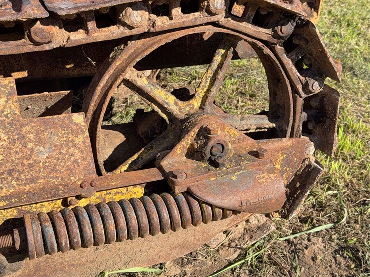 caterpillar-ten-image-30