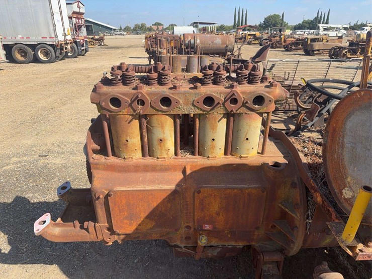 caterpillar-thirty-image-9