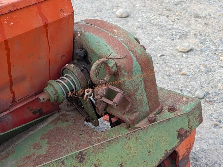 brillion-sure-stand-8'-3pt-seeder-image-21