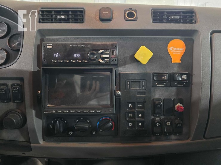 2018-peterbilt-337-image-16