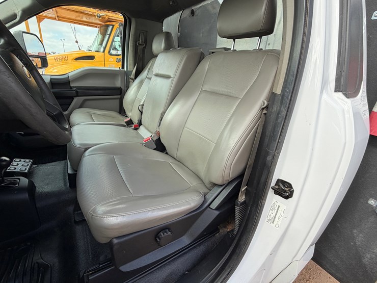 2017-ford-f550-image-15