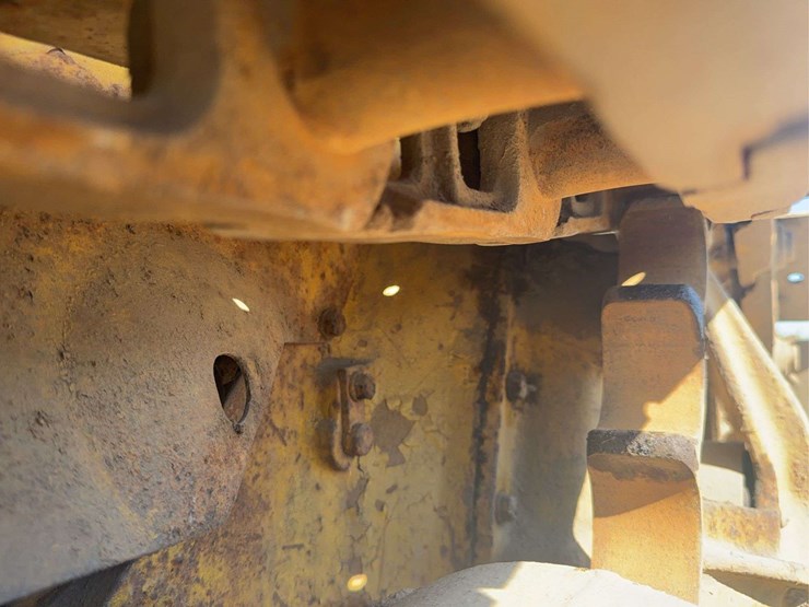 caterpillar-r2-image-13