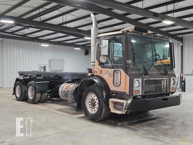 2002-mack-mr600-image-2