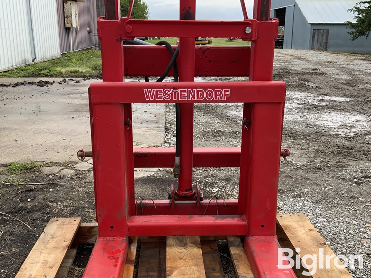 westendorf-3-pt-hydraulic-forklift-attachment-image-18
