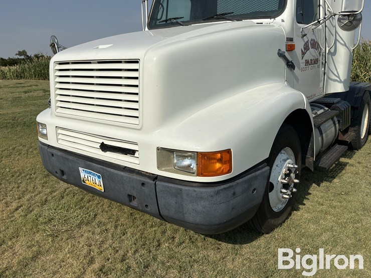 1995-international-8200-t/a-truck-tractor-image-9