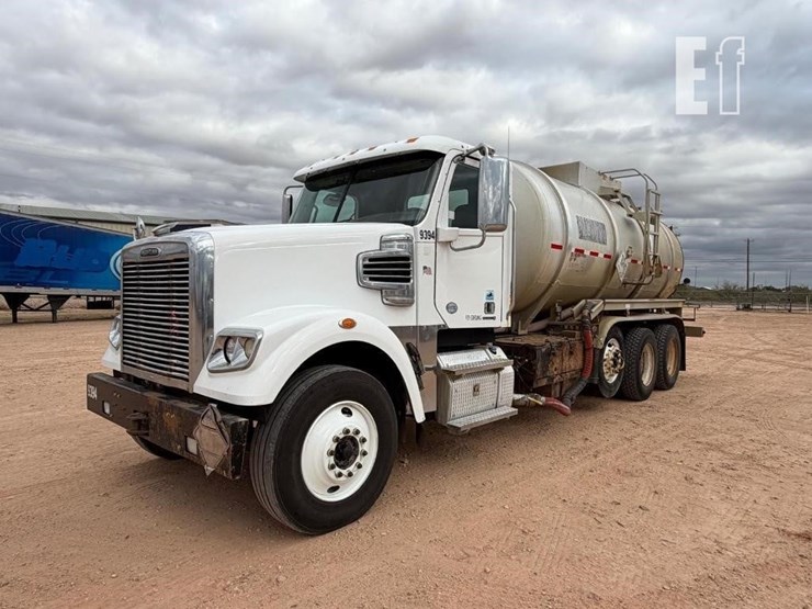 2014-freightliner-122sd-image-1