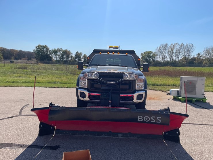 #1532-•-2016-ford-f-450-baby-dump-plow-truck-(has-wi-title)-image-2