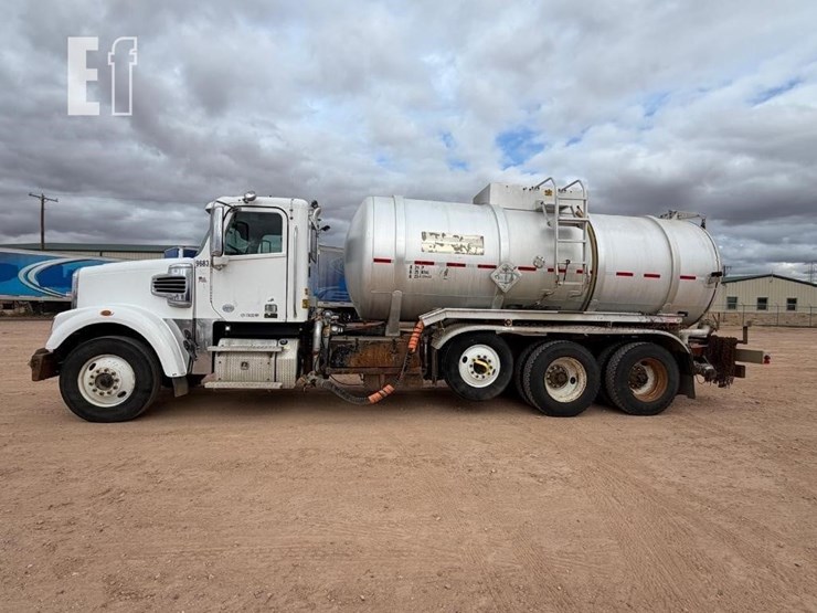 2015-freightliner-122sd-image-5