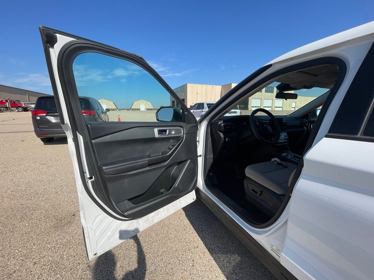 #1526-•-2021-ford-explorer-awd-suv-(has-wi-title)-image-5