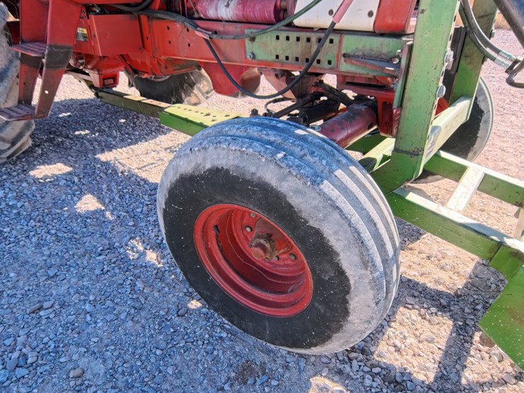 #1056-•-international-986-tractor-image-20