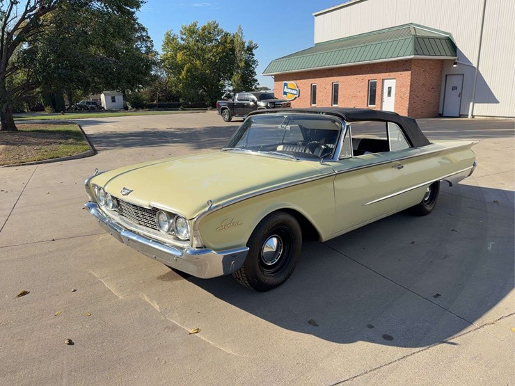 1960-ford-sunliner-image-7
