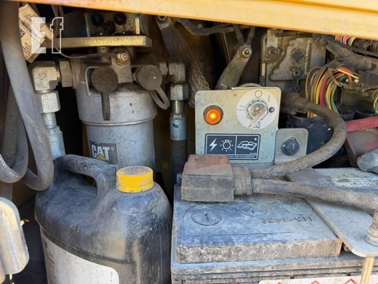2020-caterpillar-d1-image-66