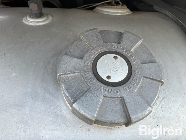 1995-international-8200-t/a-truck-tractor-image-16