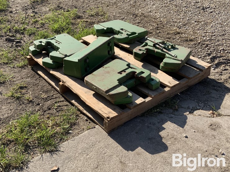 john-deere-100#-tractor-suitcase-weights-image-1