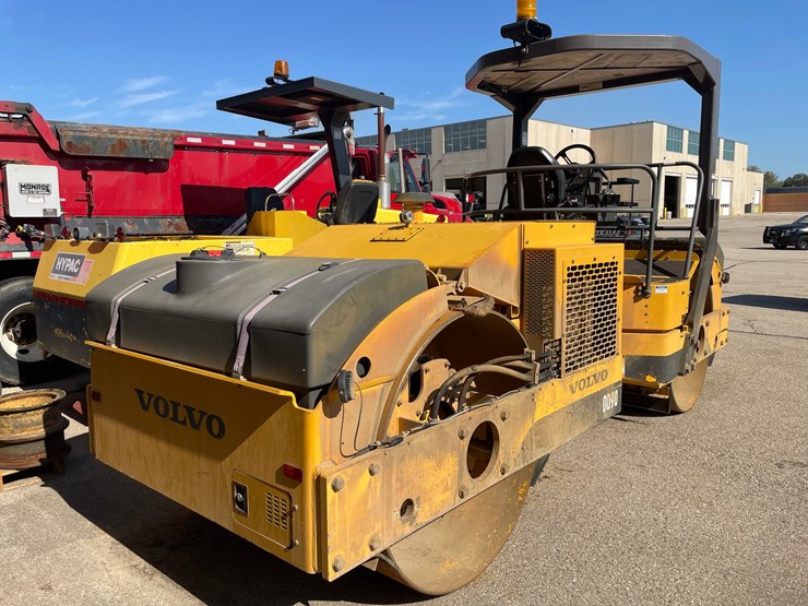 #1509-•-2010-volvo-dd90-vibratory-compactor-image-7