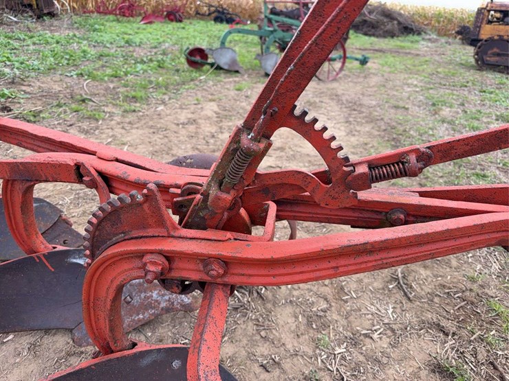 oliver-three-bottom-vineyard-plow-image-22