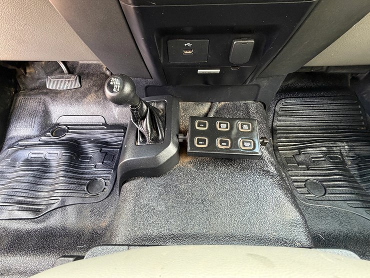 2017-ford-f550-image-16